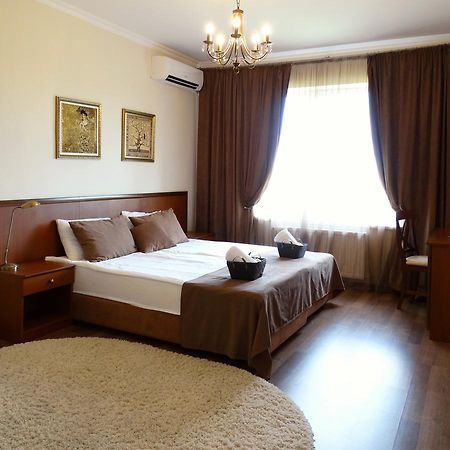 Henry Ford Mini Hotel Odesa Exterior photo