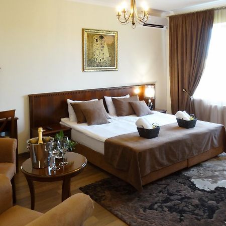 Henry Ford Mini Hotel Odesa Exterior photo