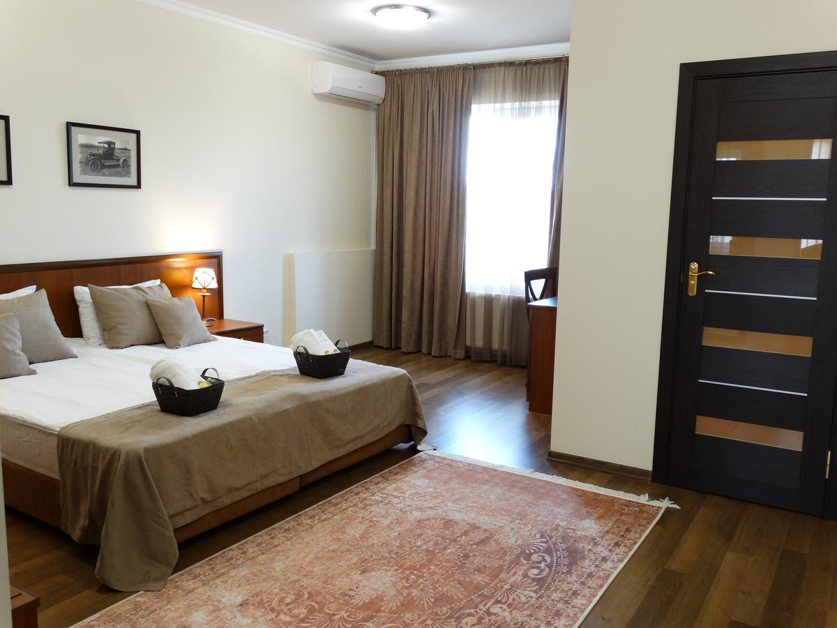 Henry Ford Mini Hotel Odesa Exterior photo