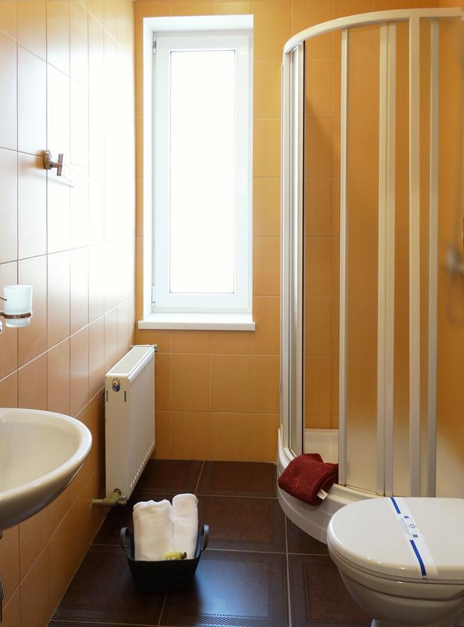 Henry Ford Mini Hotel Odesa Exterior photo