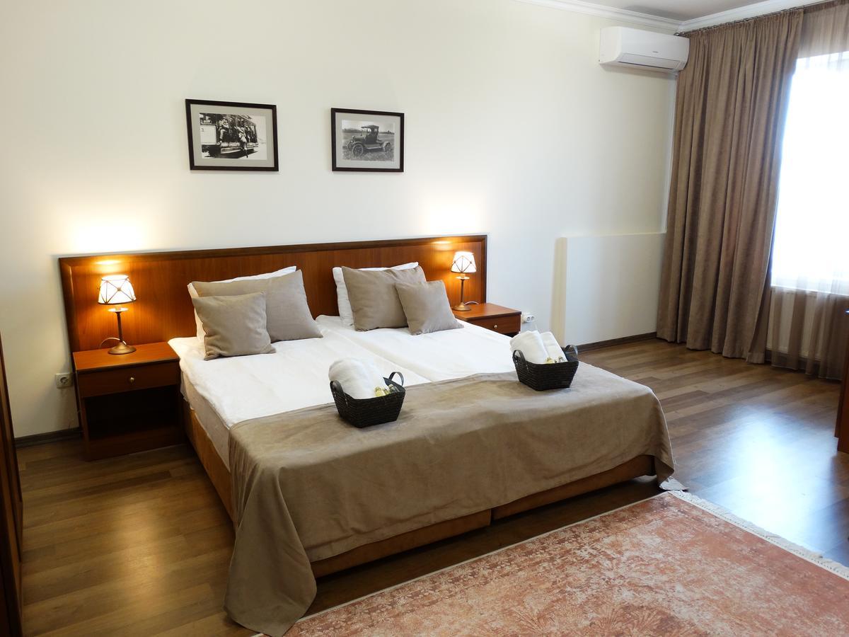 Henry Ford Mini Hotel Odesa Exterior photo