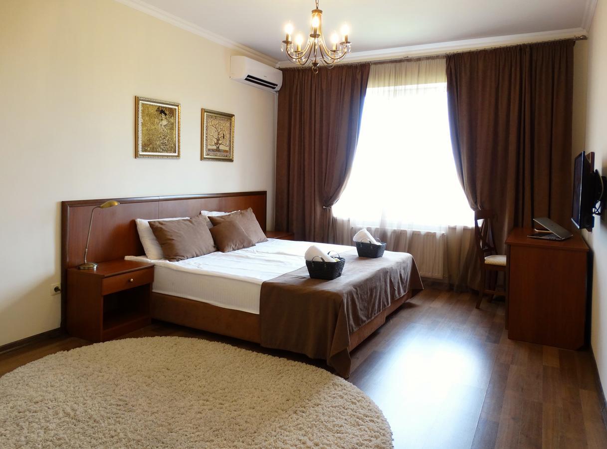 Henry Ford Mini Hotel Odesa Exterior photo